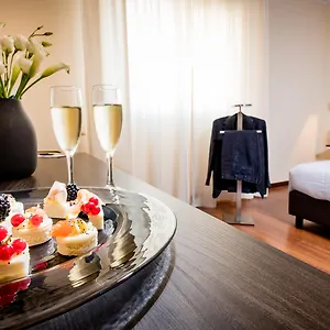 מלון Astoria Palace